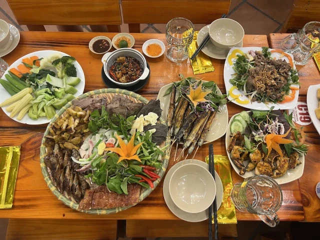 Tá Lả Quán - Phạm Văn Đồng