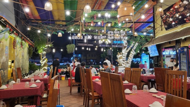 Tá Lả Quán - Phạm Văn Đồng - không gian 6