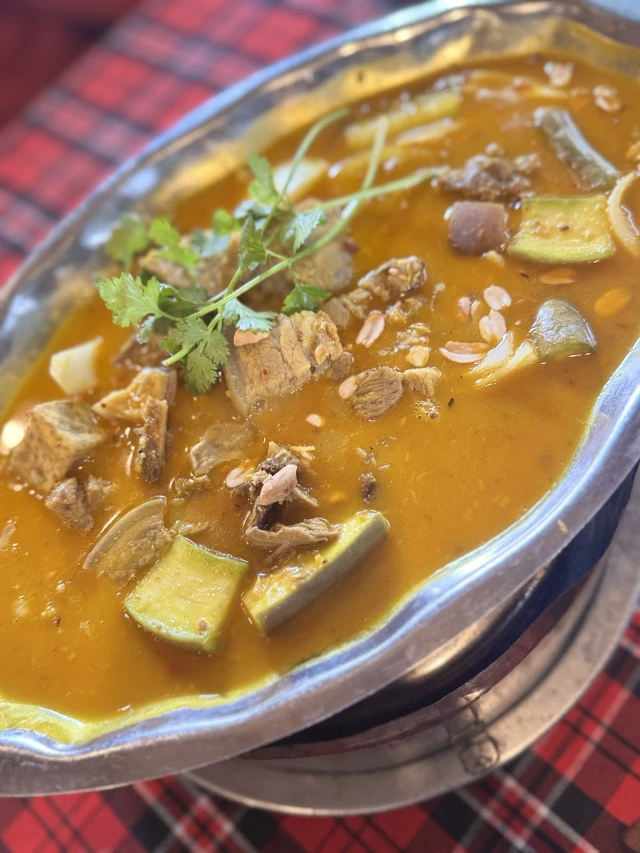 Lẩu Dê Tài Ký - Ung Văn Khiêm