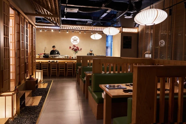 Higuchi Sushi & Grill - Empire City - không gian 1