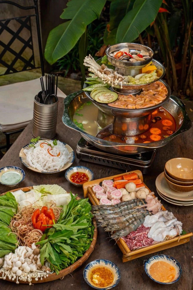 Saigon Palm - Lê Thị Hồng Gấm