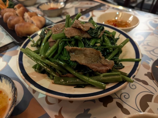 Saigon Palm - Lê Thị Hồng Gấm