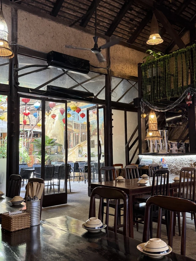 Saigon Palm - Lê Thị Hồng Gấm - không gian 2