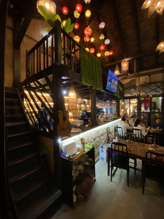 Saigon Palm - Lê Thị Hồng Gấm - không gian 3