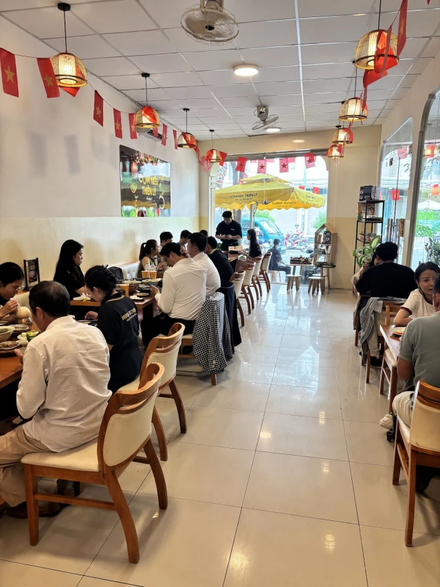 Cơm Niêu Thiên Lý - Phan Đăng Lưu - không gian 6