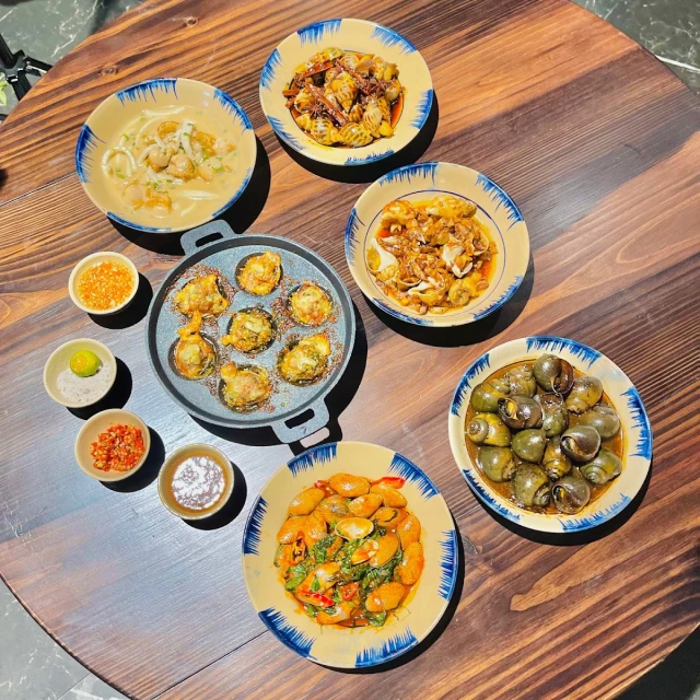 Mợ Mê Ốc - Trần Hưng Đạo