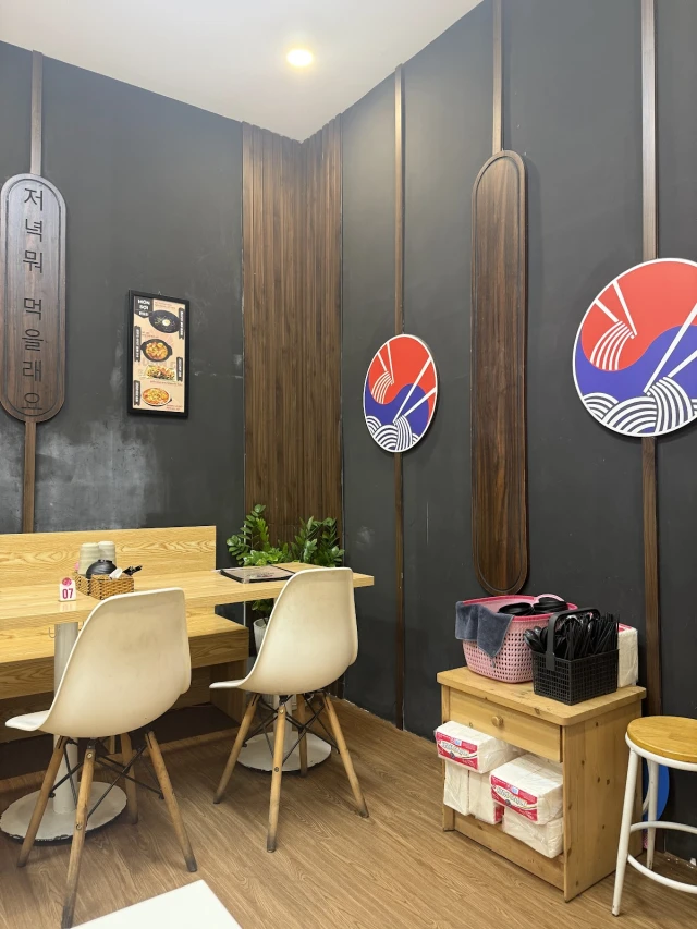 MoonGo - Ẩm Thực Hàn Quốc - Cầu Kiệu - không gian 1