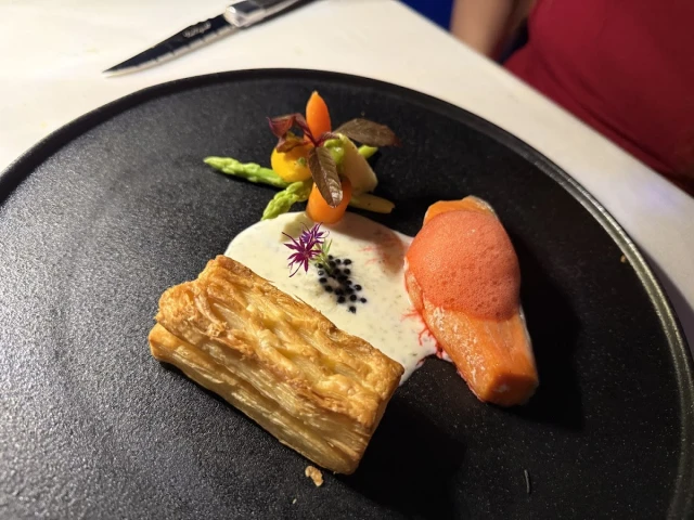 Cloud Nine Sai Gon Restaurant - Lý Tự Trọng
