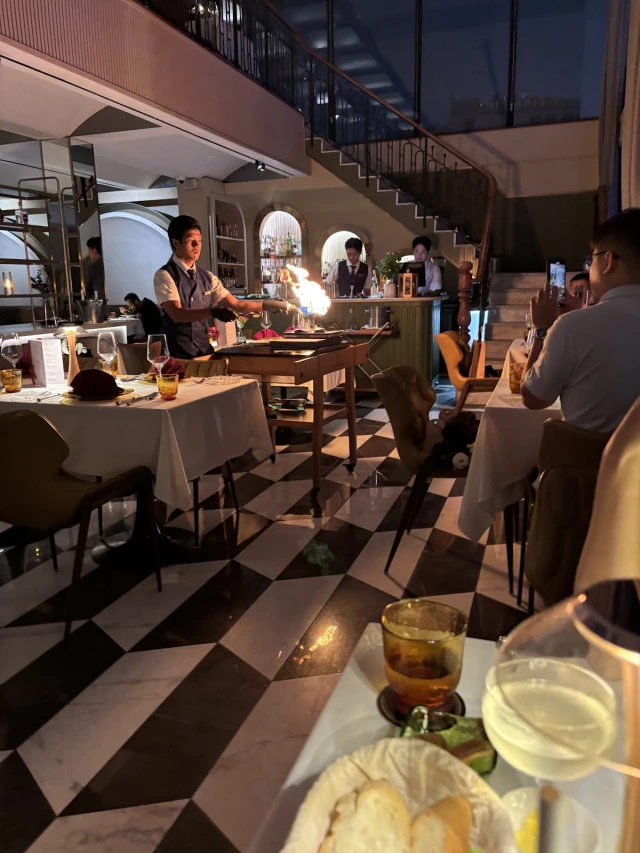 Cloud Nine Sai Gon Restaurant - Lý Tự Trọng - không gian 2