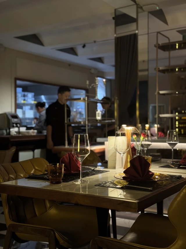 Cloud Nine Sai Gon Restaurant - Lý Tự Trọng - không gian 5
