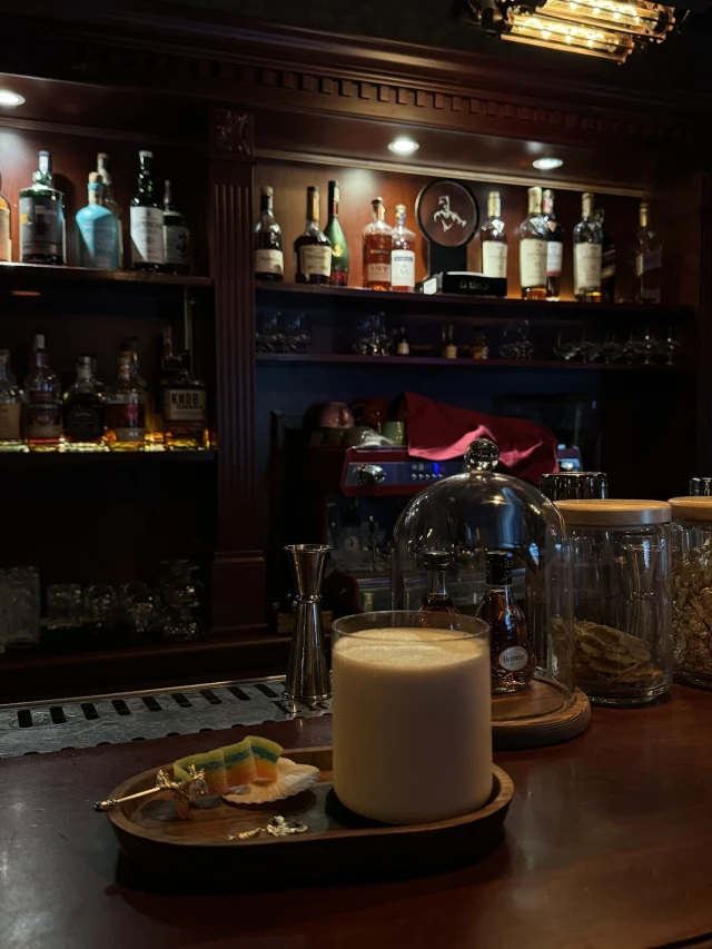 El Barón Whiskey & Cigar Lounge - Hưng Phước 4