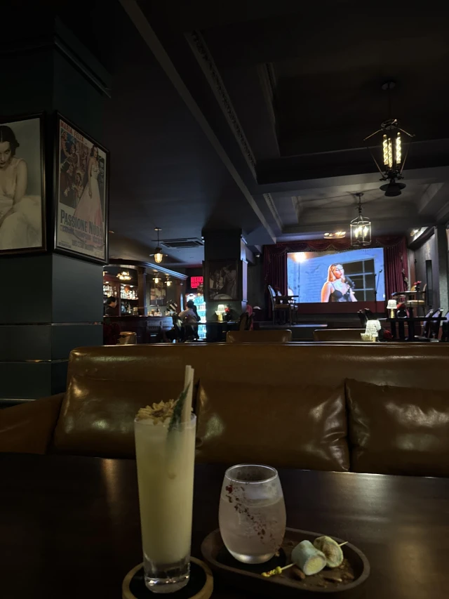 El Barón Whiskey & Cigar Lounge - Hưng Phước 4