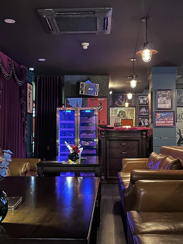El Barón Whiskey & Cigar Lounge - Hưng Phước 4 - không gian 3