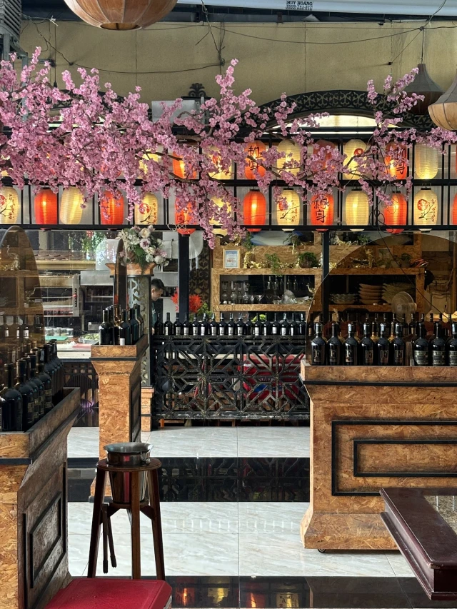 Lux 68 Restaurant - Nguyễn Đình Chiểu - không gian 6