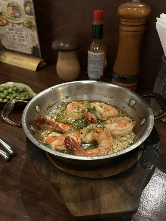 Barrio Wine & Dine - Mê Linh