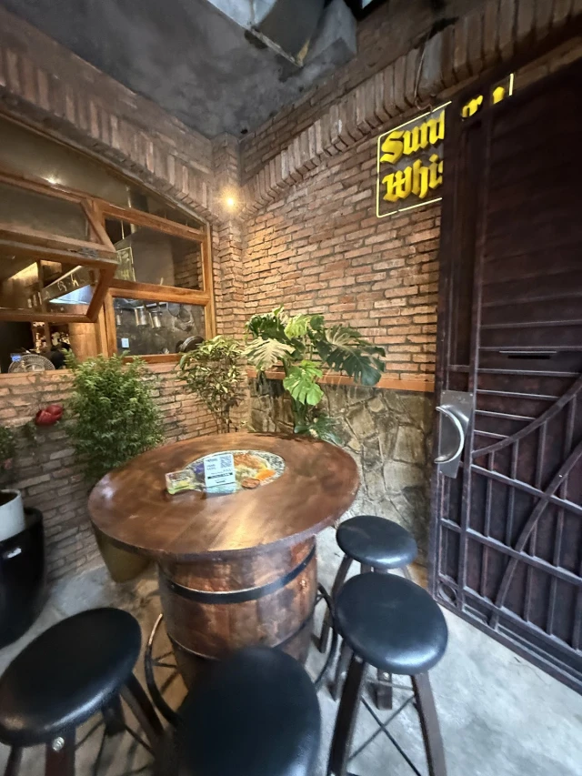 Barrio Wine & Dine - Mê Linh - không gian 3