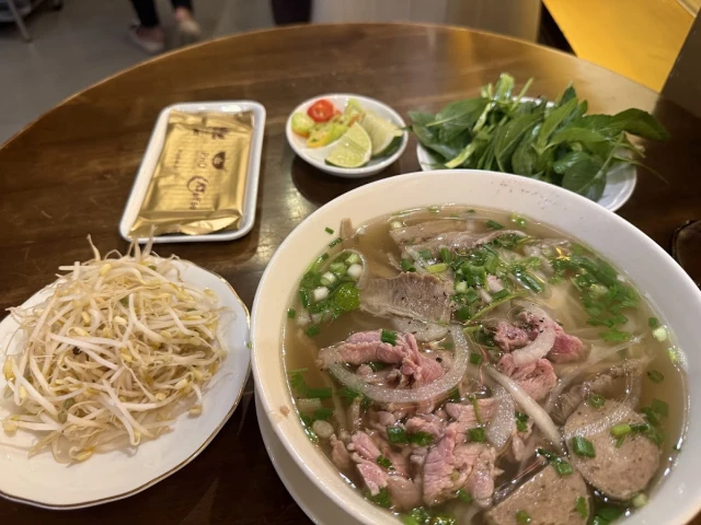 Nhà Hàng Sâm Ngọc Linh - Phố đi bộ Nguyễn Huệ