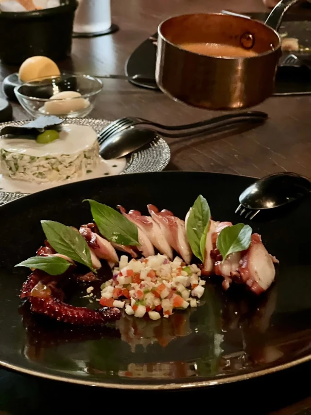 CoCo Grill Saigon - Nam Kỳ Khởi Nghĩa