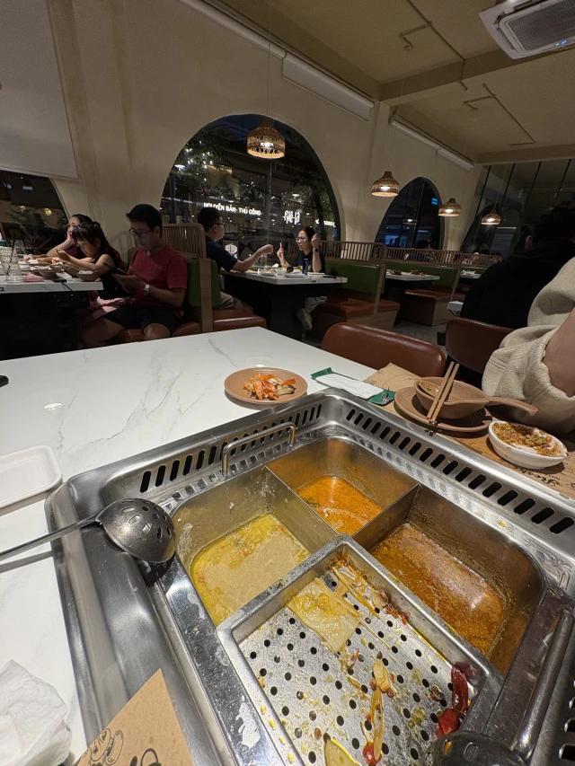 Reski Hotpot - Nguyễn Thị Thập - không gian 3
