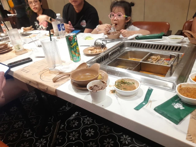 Reski Hotpot - Nguyễn Thị Thập - không gian 6