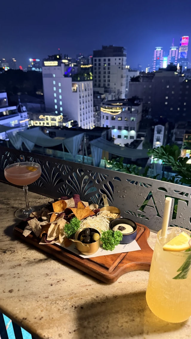 Aqua Sky Bar - La Siesta Premium Saigon Central - Lê Anh Xuân