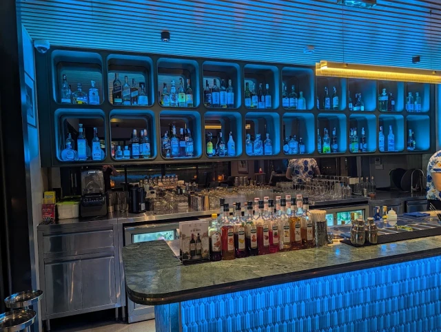 Aqua Sky Bar - La Siesta Premium Saigon Central - Lê Anh Xuân - không gian 4
