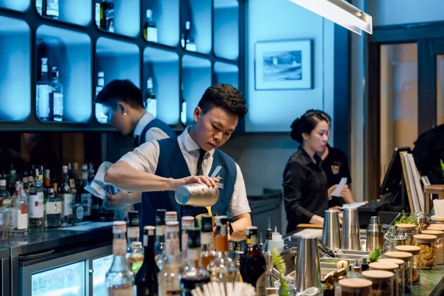 Aqua Sky Bar - La Siesta Premium Saigon Central - Lê Anh Xuân - không gian 6