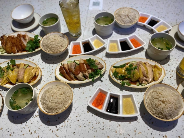 Kampong Chicken House - Cơm Gà Hải Nam - Hồ Tùng Mậu
