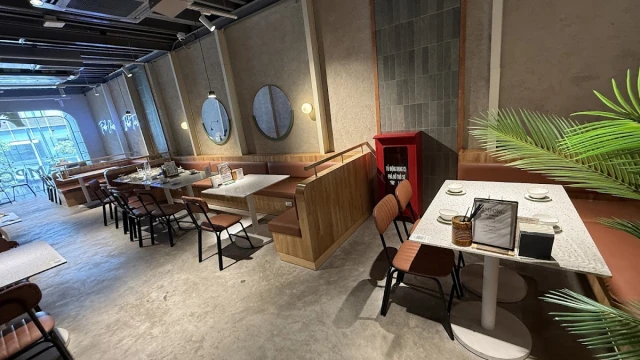 Kampong Chicken House - Cơm Gà Hải Nam - Hồ Tùng Mậu - không gian 4