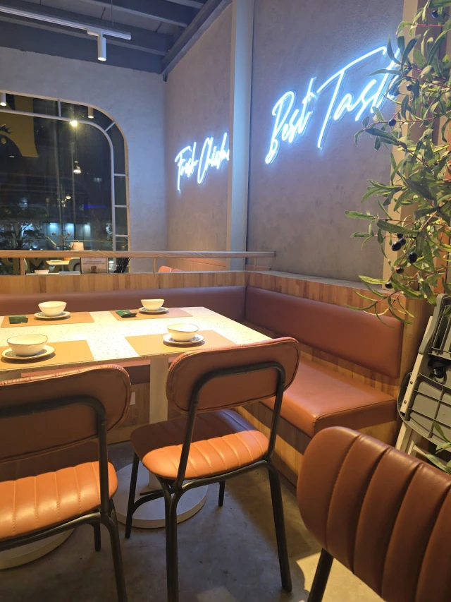 Kampong Chicken House - Cơm Gà Hải Nam - Hồ Tùng Mậu - không gian 5