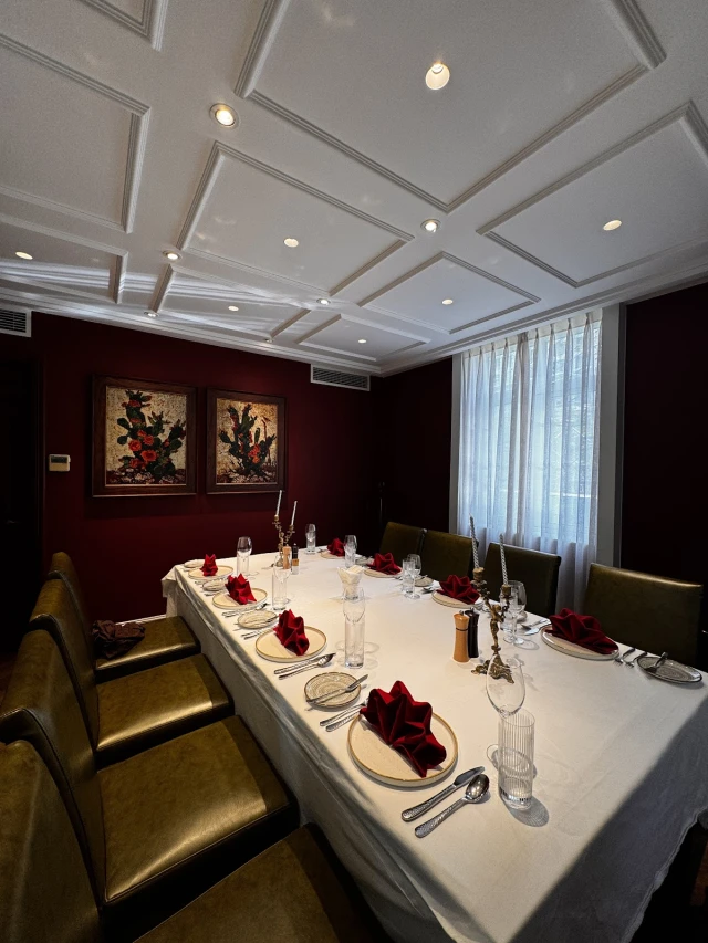 Nhà hàng Steakhouse The Fan - Khu Biệt Thự Kim Long - không gian 2