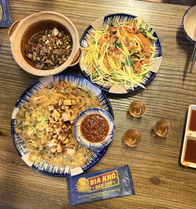 Bia Khô Dân Chủ - Cách Mạng Tháng 8