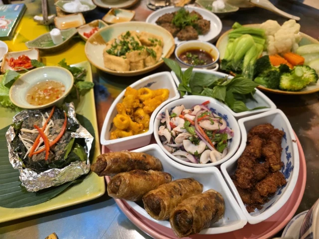 Nhà hàng Tuấn Tú - Lý Văn Phức