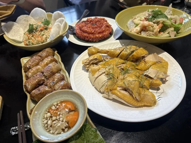 Nhà hàng Tuấn Tú - Lý Văn Phức