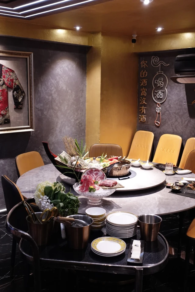 The Gu Teppanyaki & Hotpot - Trần Bình Trọng - không gian 2