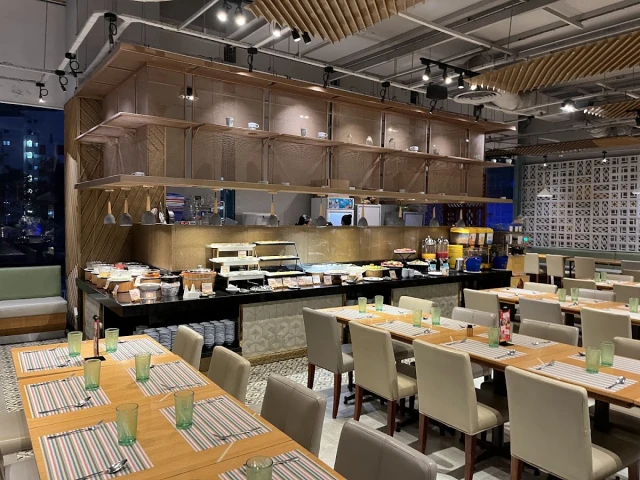 Hoàng Yến Buffet – Vạn Hạnh Mall - không gian 2