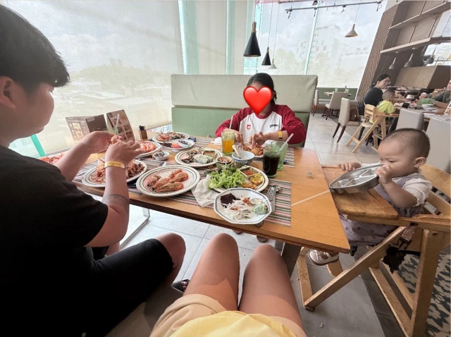 Hoàng Yến Buffet – Vạn Hạnh Mall - không gian 4