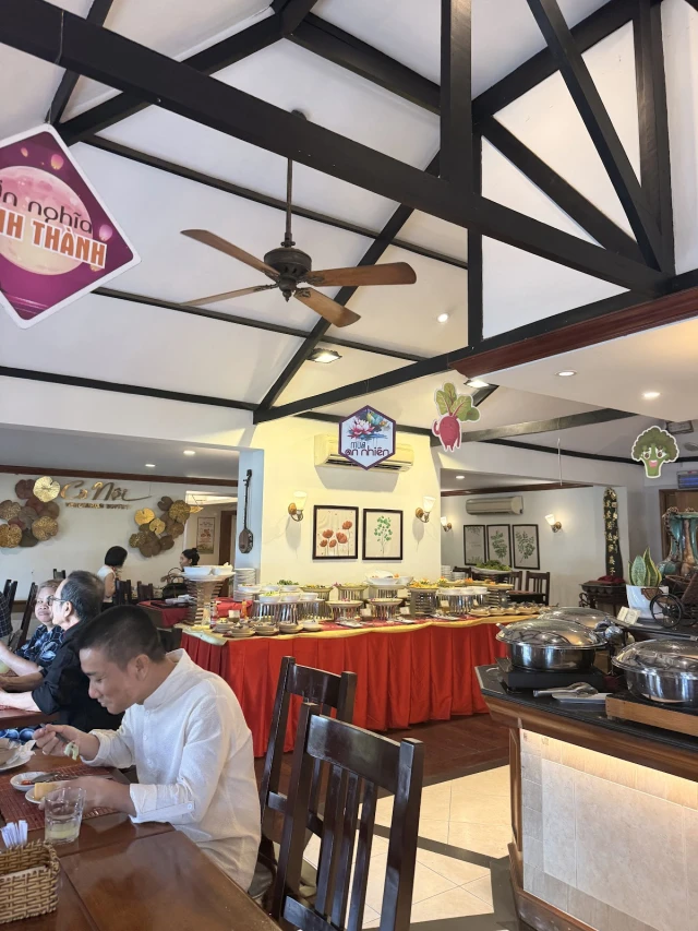 Buffet Chay Cỏ Nội - Khách Sạn Bông Sen - không gian 2