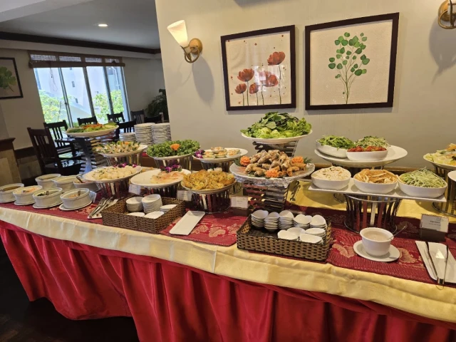 Buffet Chay Cỏ Nội - Khách Sạn Bông Sen - không gian 3
