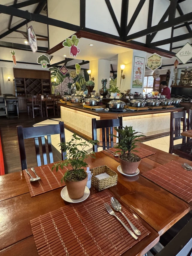 Buffet Chay Cỏ Nội - Khách Sạn Bông Sen - không gian 4