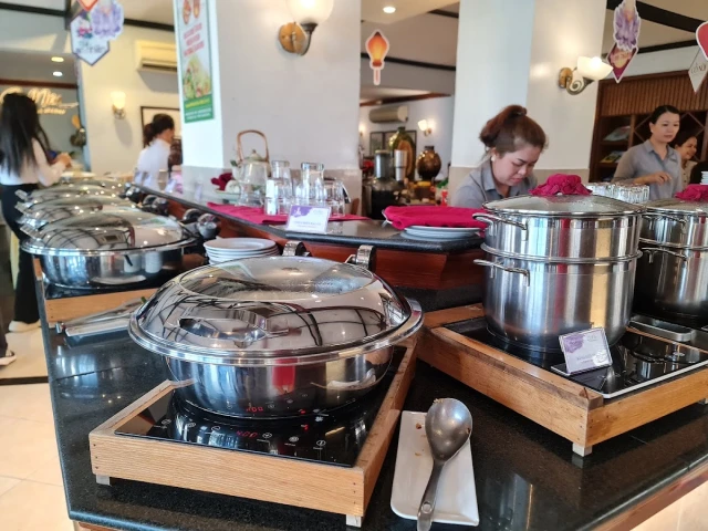 Buffet Chay Cỏ Nội - Khách Sạn Bông Sen - không gian 5