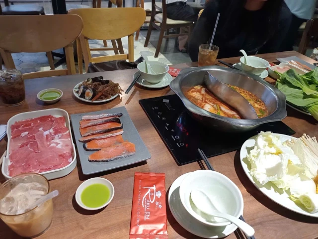 Rakuen Hotpot - Lê Văn Sỹ