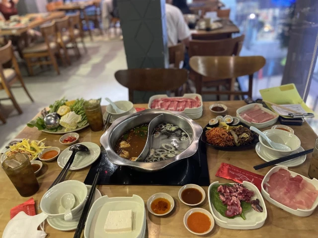 Rakuen Hotpot - Lê Văn Sỹ