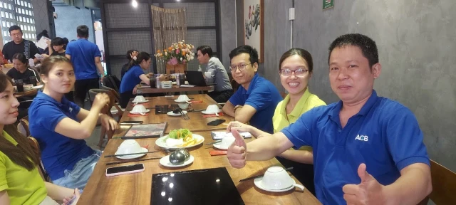 Rakuen Hotpot - Lê Văn Sỹ - không gian 2
