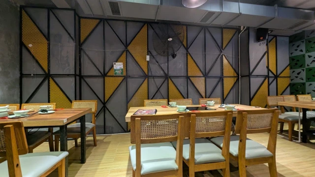 Rakuen Hotpot - Lê Văn Sỹ - không gian 6