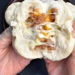 Bánh bao nhân thịt ngô phô mai