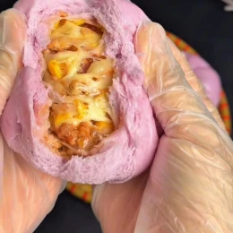 Bánh bao tím nhân xá xíu phô mai