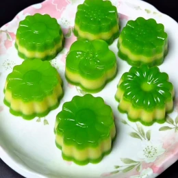 Bánh da lợn lá dứa đậu xanh