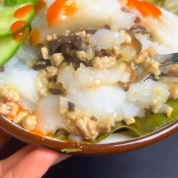 Bánh giò nhân thịt mộc nhĩ