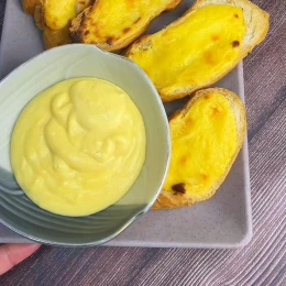 Bánh mì nướng sốt phô mai tỏi
